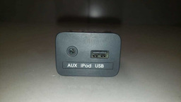 ENTRADA AUXILIAR USB KIA CERATO 2011 2012 2013 961301M100