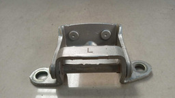 DOBRADIÇA SUPERIOR PORTA T. E. NISSAN FRONTIER 2008 - 2015