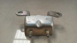 DOBRADIÇA SUPERIOR PORTA T. E. NISSAN FRONTIER 2008 - 2015