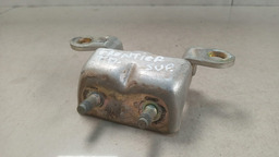 DOBRADIÇA SUPERIOR PORTA T. D. NISSAN FRONTIER 2008 - 2015