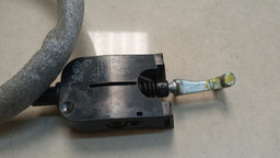 CABO FECHADURA PORTA TRASEIRA ESQUERDA VW JETTA 2012