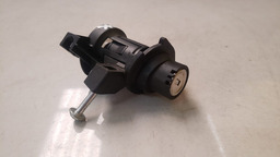 MIOLO TAMPA TRASEIRA MERCEDES C200 2012 A2047500061 (2)