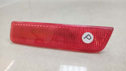 REFLETOR PARACHOQUE TRASEIRO L.D. RENAULT DUSTER 2011 - 2014 VERMELHO