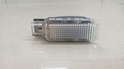 LUZ CORTESIA PORTA DIANTEIRA ESQUERDA AUDI A4 2011 (7)