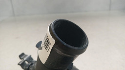 FLANGE AGUA NISSAN VERSA 1.6 2013 (2)