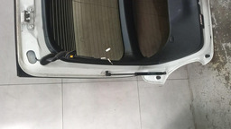 TAMPA TRASEIRA HYUNDAI VELOSTER 2013 - 2016 PRETO