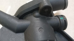 CARCAÇA VÁLVULA TERMOSTÁTICA FORD KA 1.0 3CC 2015 - 2020 