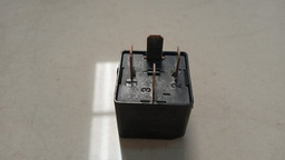 RELÉ AUXILIAR VOLKSWAGEN GOLF TSI 1.4 2014 | 4H0951253A