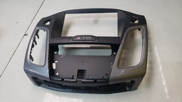 MOLDURA PAINEL CENTRAL FORD FOCUS 2014 A 2019