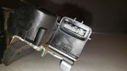 FECHADURA ELÉTRICA TAMPA TRASEIRA KIA SORENTO 2010 A 2015