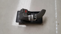 MAÇANETA INTERNA ESQUERDA HYUNDAI TUCSON 2005 A 2015 DIANTEIRA/TRASEIRA