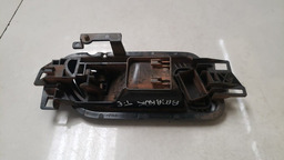 MAÇANETA INTERNA TRASEIRA L.E VW AMAROK 2010 A 2018