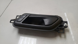 MAÇANETA INTERNA DIANTEIRA L.E VW AMAROK 2010 A 2018