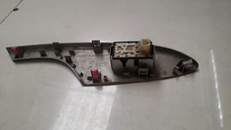 BOTAO VIDRO TRASEIRO ESQUERDO TOYOTA COROLLA 2009 A 2014