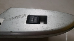 BOTAO VIDRO TRASEIRO ESQUERDO TOYOTA COROLLA 2009 A 2014