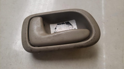 MAÇANETA INTERNA ESQUERDA TOYOTA COROLLA 1996 A 2002 (2)