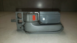 MAÇANETA INTERNA ESQUERDA TOYOTA HILUX 2005 A 2015 (2)