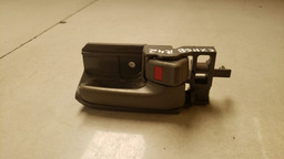 MAÇANETA INTERNA DIREITA TOYOTA HILUX 2005 A 2015 (11)