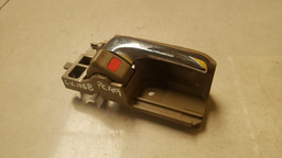 MAÇANETA INTERNA DIREITA TOYOTA HILUX 2005 A 2015 (18)