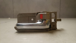 MAÇANETA INTERNA DIREITA TOYOTA HILUX 2005 A 2015 (16)