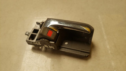 MAÇANETA INTERNA DIREITA TOYOTA HILUX 2005 A 2015 (3)