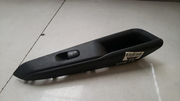 BOTAO VIDRO TRASEIRO DIREITO NISSAN KICKS 2016 A 2021