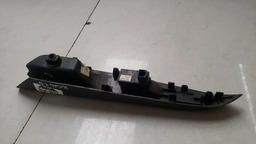 BOTAO VIDRO TRASEIRO DIREITO NISSAN KICKS 2016 A 2021