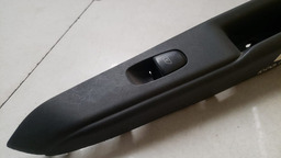 BOTAO VIDRO TRASEIRO DIREITO NISSAN KICKS 2016 A 2021