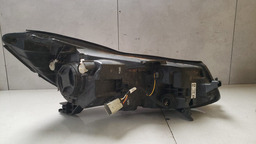 FAROL ESQUERDO GM TRACKER 2017 A 2020 COM DETALHE