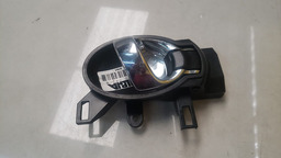 MAÇANETA INTERNA LADO DIREITO NISSAN VERSA 2016 A 2021