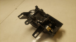 MAÇANETA INTERNA LADO ESQUERDO NISSAN VERSA 2016 A 2021 (2)