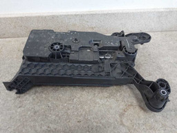 SUPORTE CAIXA BATERIA AUDI A3 1.4 2015 E 2016 ORIGINAL