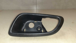 MOLDURA MAÇANETA INTERNA DIANTEIRA ESQ. DODGE JOURNEY 2012