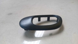 MOLDURA MAÇANETA INTERNA DIANTEIRA DIREITO PEUGEOT 207 2012