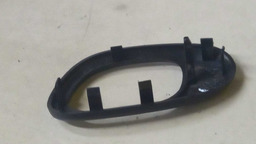 MOLDURA MAÇANETA INTERNA TRASEIRO ESQUERDO PEUGEOT 207 2012