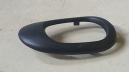 MOLDURA MAÇANETA INTERNA TRASEIRO ESQUERDO PEUGEOT 207 2012