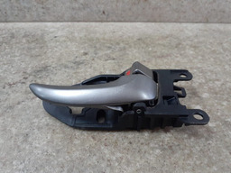 MAÇANETA INTERNA DIANTEIRA DIREITA HYUNDAI ELANTRA 2011-2014