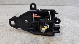MAÇANETA INTERNA TRAS. ESQUERDA MITSUBISHI LANCER 2012 2013 PRETO