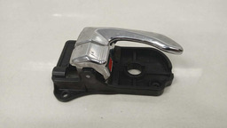 MAÇANETA INTERNA DIANTEIRA DIREITA HYUNDAI AZERA 2010