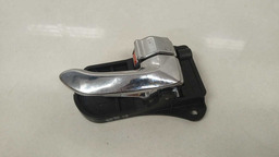 MAÇANETA INTERNA DIANTEIRA DIREITA HYUNDAI AZERA 2010