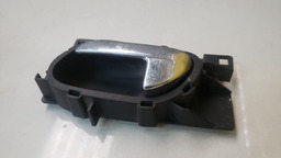 MAÇANETA INTERNA ESQUERDA PEUGEOT 308 2010 A 2015 (5)