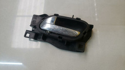 MAÇANETA INTERNA ESQUERDA PEUGEOT 308 2010 A 2015 (5)