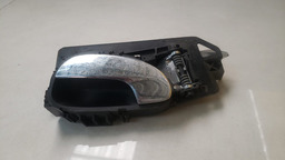 MAÇANETA INTERNA ESQUERDA PEUGEOT 307 2007 A 2013 (8)