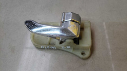 MAÇANETA INTERNA DIANTEIRA DIREITA HYUNDAI AZERA 2008 A 2011