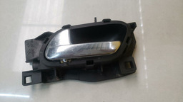 MAÇANETA INTERNA ESQUERDA PEUGEOT 308 2010 A 2015 (8)