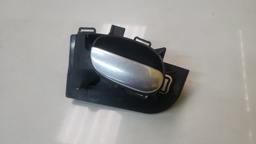 MAÇANETA INTERNA ESQUERDA PEUGEOT HOGGAR 2010 A 2014 (2)