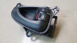 MAÇANETA INTERNA DIANTEIRA DIREITA TOYOTA RAV4 2007 A 2012