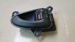 MAÇANETA INTERNA DIANTEIRA DIREITA TOYOTA RAV4 2007 A 2012