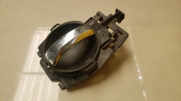 MAÇANETA INTERNA ESQUERDA CITROEN C3 2008 A 2013 (2)