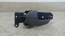 MAÇANETA INTERNA TRASEIRA ESQUERDA KIA BONGO 2005 A 2012